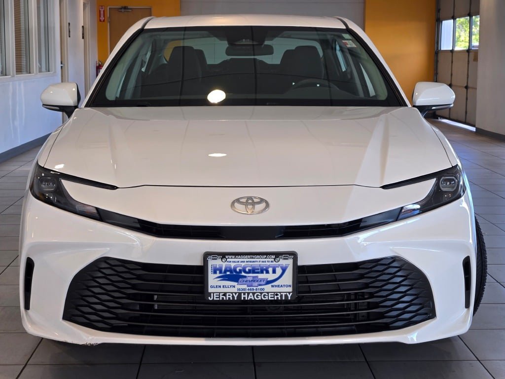 Used 2025 Toyota Camry LE AWD/4WD image 3