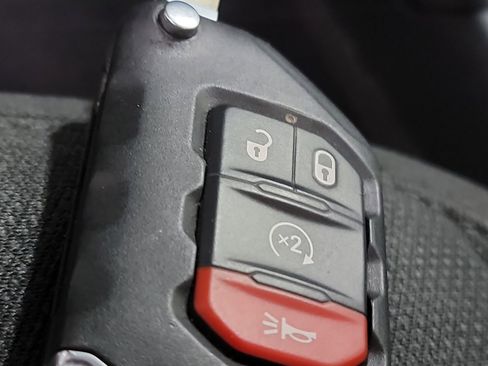 Used 2018 Jeep Wrangler Unlimited Sahara image 32