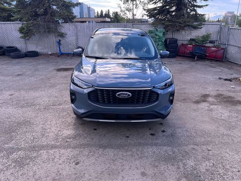 Used 2025 Ford Escape Platinum AWD/4WD image 29