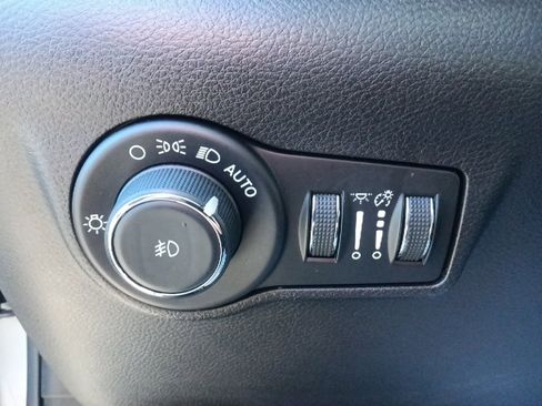 Used 2024 Jeep Compass Limited image 17