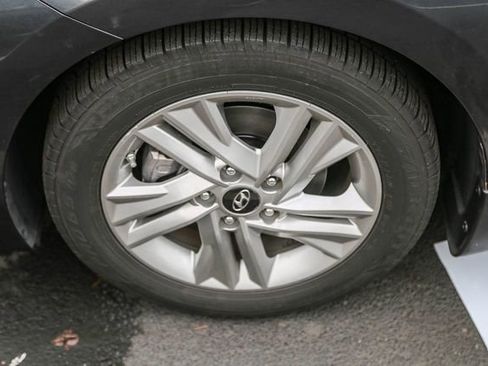 Used 2020 Hyundai Elantra SEL w/ Winter Weather Package image 12