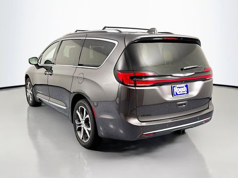Used 2022 Chrysler Pacifica Pinnacle image 7