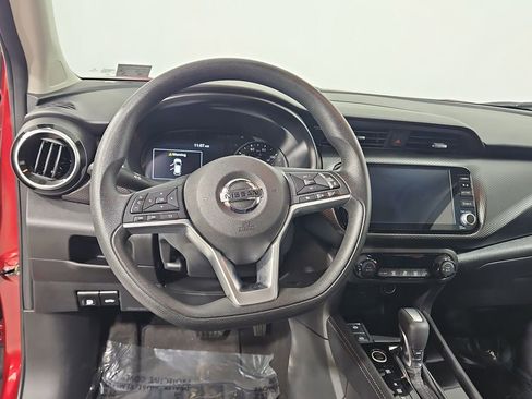 Used 2021 Nissan Kicks SV FWD image 14