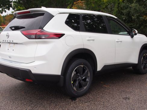 Used 2026 Nissan Rogue SV FWD image 7