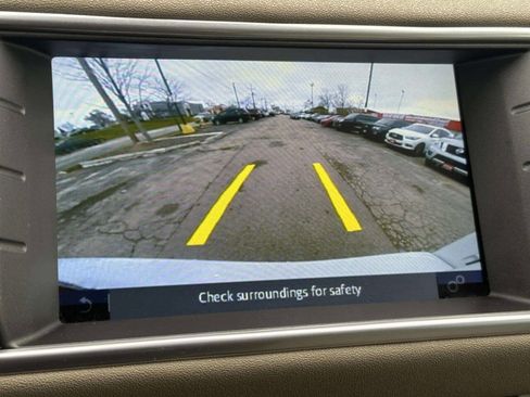 Used 2018 Land Rover Range Rover Evoque image 24