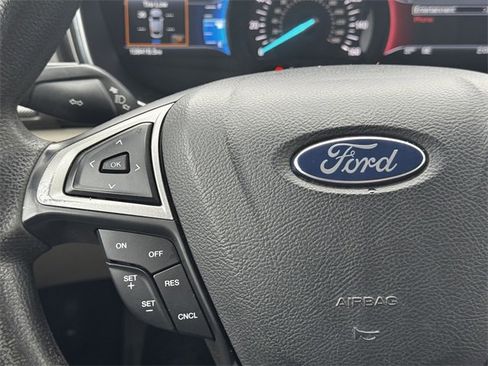 Used 2017 Ford Fusion SE w/ Fusion SE Technology Package image 23