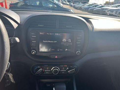 Used 2025 Kia Soul LX w/ LX Technology Package image 17