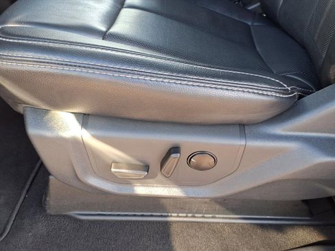 Used 2022 Ford F250 Lariat w/ Black Appearance Package image 25