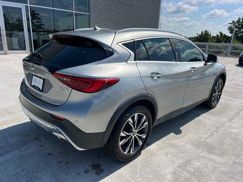 Used 2017 INFINITI QX30 Premium w/ Navigation Package AWD/4WD image 5