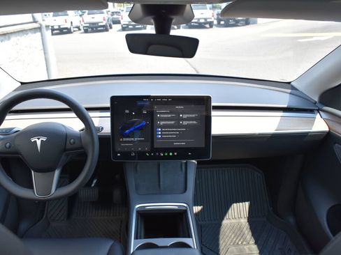 Used 2024 Tesla Model Y Long Range AWD/4WD image 26