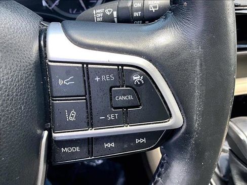 Used 2022 Toyota Highlander XLE FWD image 21
