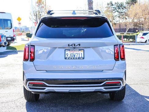 Used 2022 Kia Sorento EX w/ Panoramic Sunroof Package image 7