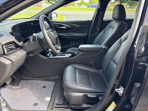 Used 2025 Buick Envista Sport Touring FWD image 25