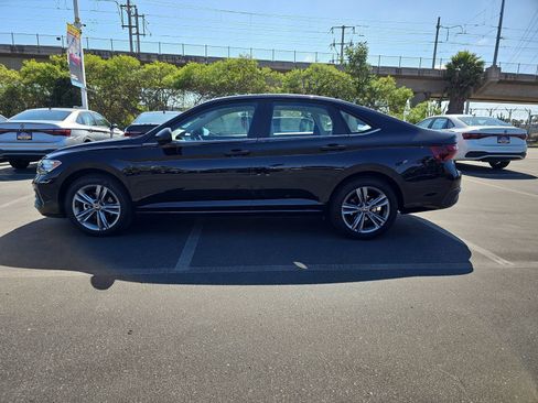 Used 2023 Volkswagen Jetta SE image 8