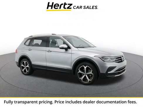 Used 2026 Volkswagen Tiguan SE AWD/4WD image 1