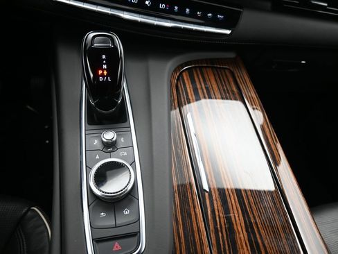 Used 2024 Cadillac Escalade Premium Luxury AWD/4WD image 18