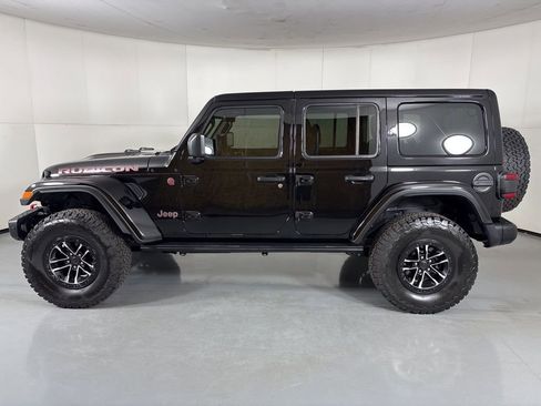 Used 2024 Jeep Wrangler Unlimited Rubicon image 5