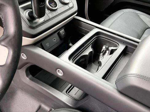 Used 2020 Land Rover Defender 110 HSE image 17