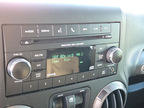 Used 2018 Jeep Wrangler Unlimited Sport S image 18