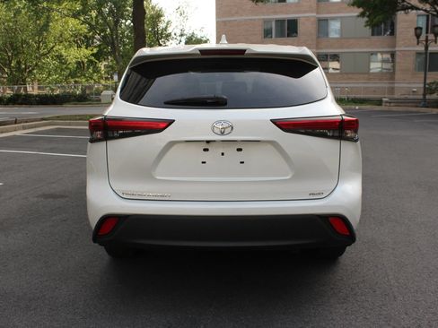 Used 2020 Toyota Highlander L AWD/4WD image 8