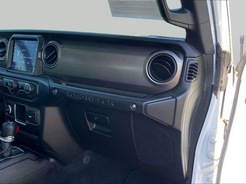 Used 2018 Jeep Wrangler Sport AWD/4WD image 16