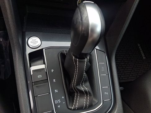 Used 2021 Volkswagen Tiguan SE R-Line image 16