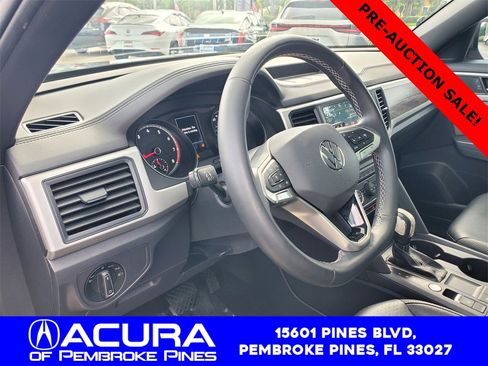 Used 2021 Volkswagen Atlas Cross Sport SE w/ Panoramic Sunroof Package image 15