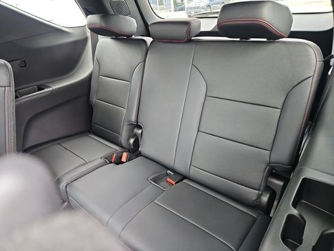 New 2026 Chevrolet Traverse Z71 w/ LPO, Floor Liner Package AWD/4WD image 23