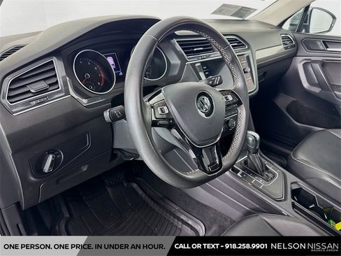 Used 2021 Volkswagen Tiguan SE image 9