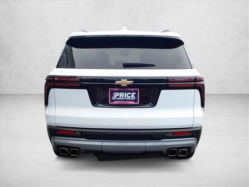 Used 2025 Chevrolet Traverse LT AWD/4WD image 3