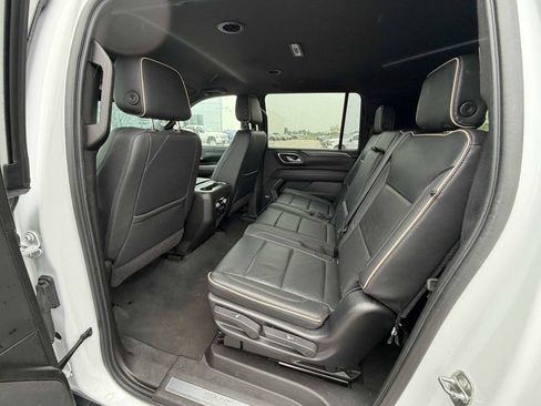 Used 2021 GMC Yukon XL SLT AWD/4WD image 18