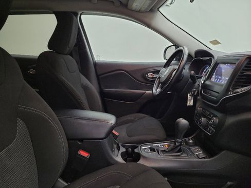 Used 2020 Jeep Cherokee Latitude w/ Cold Weather Group image 21