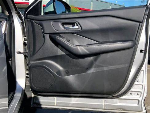 Used 2024 Nissan Rogue SV FWD image 22