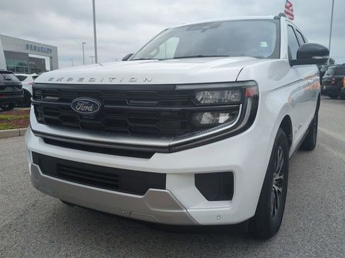 Used 2025 Ford Expedition Platinum AWD/4WD image 8