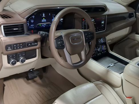 Used 2023 GMC Yukon Denali image 10