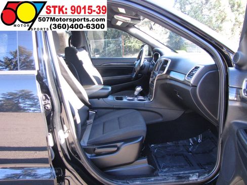 Used 2020 Jeep Grand Cherokee Laredo image 21