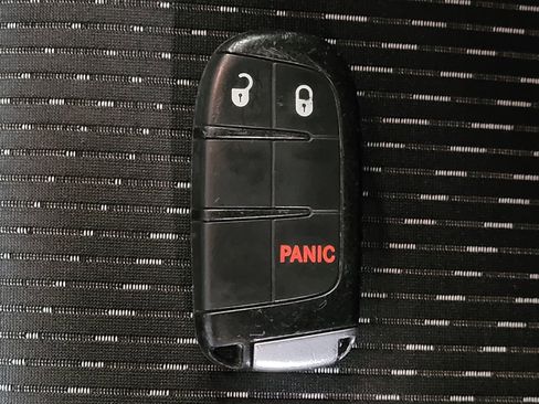 Used 2019 Dodge Journey SE w/ Connectivity Group FWD image 32