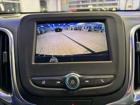 Used 2020 Chevrolet Equinox LS w/ LS Convenience Package image 23