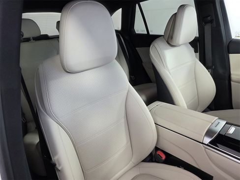 Used 2025 Mercedes-Benz GLC 300 GLC 300 image 28