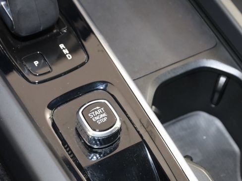 Used 2022 Volvo XC60 B5 Momentum image 28