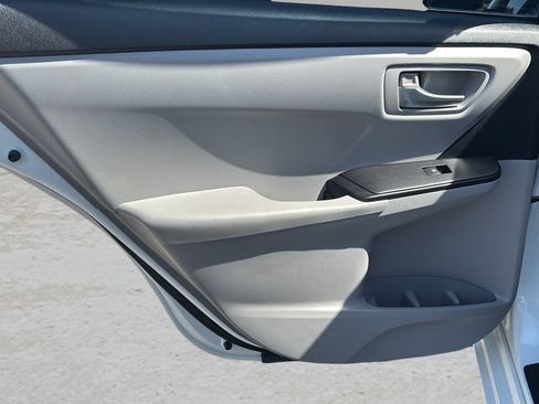 Used 2016 Toyota Camry LE FWD image 16