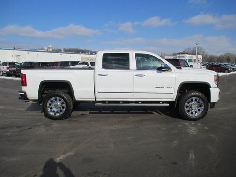 Used 2015 GMC Sierra 2500 Denali w/ Suspension Package, Off-Road image 2