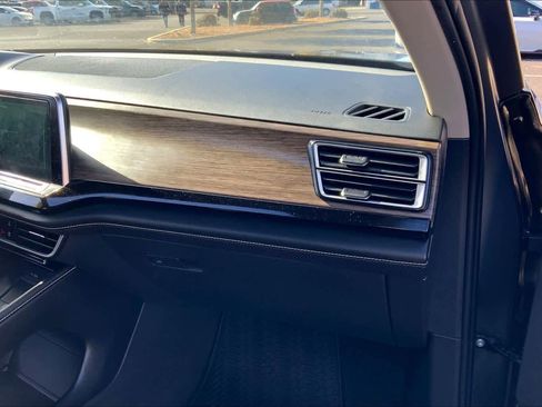 Used 2024 Volkswagen Atlas SEL Premium R-Line image 18