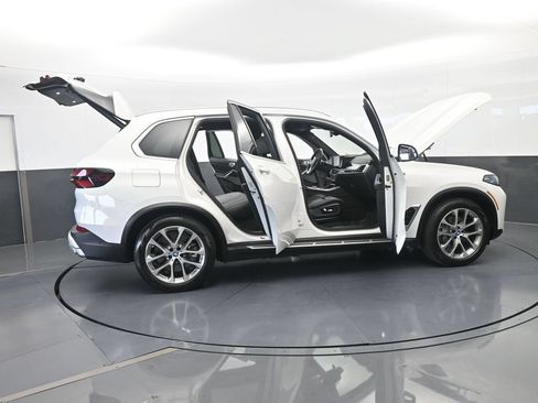 Used 2025 BMW X5 xDrive50e AWD/4WD image 75