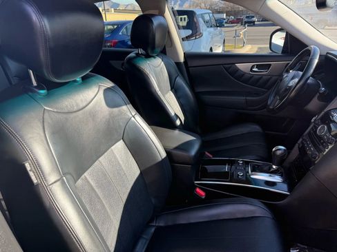 Used 2017 INFINITI QX70 3.7 image 30