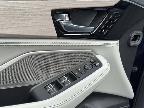 Used 2023 Acura MDX SH-AWD w/ Advance Package image 12