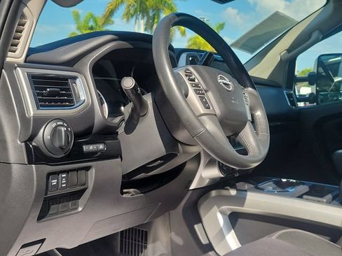Used 2024 Nissan Titan SV w/ SV Convenience Package AWD/4WD image 10