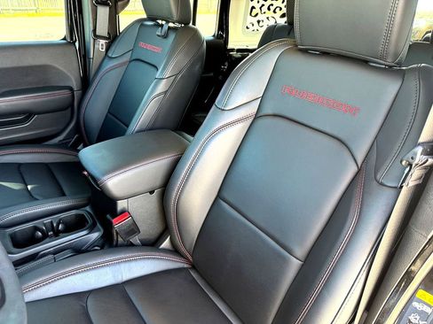 Used 2025 Jeep Wrangler Unlimited Rubicon w/ Convenience Group image 13