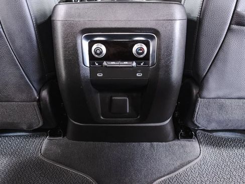 Used 2023 GMC Yukon XL Denali AWD/4WD image 32