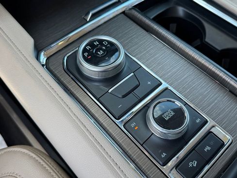 Used 2024 Ford Expedition Limited image 28